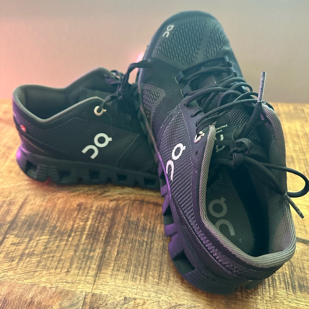 On CloudTec Helion Running Shoes Sz 7 black/black